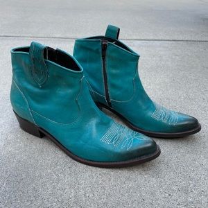 1725.A made in italy blue leather cowboy boots women's size 10